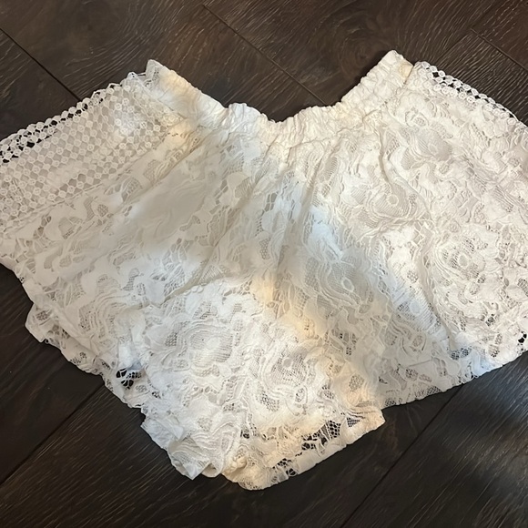 LF White Lace Shorts Size XS - Picture 7 of 8